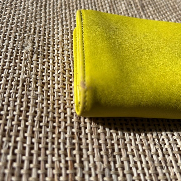 Longchamp Le Pliage Cuir Zip Around Yellow Leather Wallet. - Picture 5 of 11